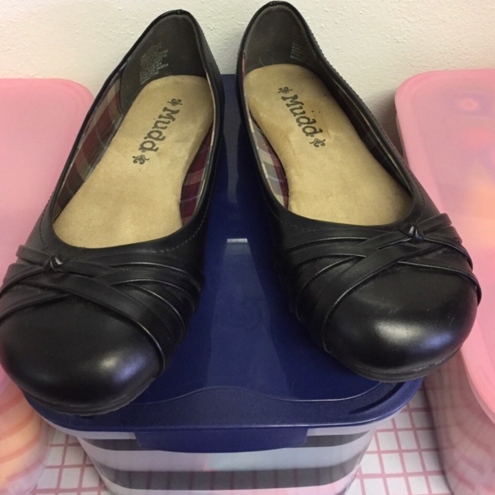 Size 9.5 black mudd flats